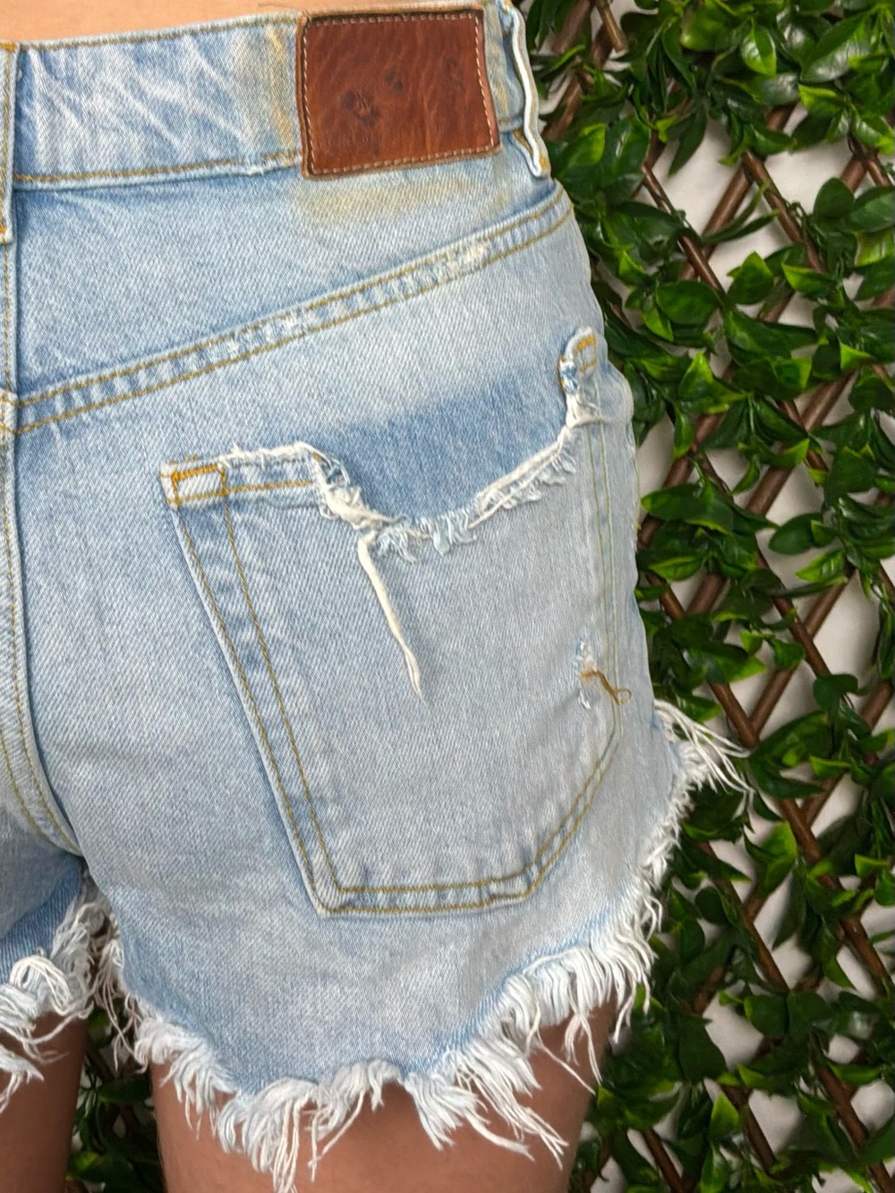 Zara High Rise Distressed Denim Shorts Size 4 - Picture 3 of 3